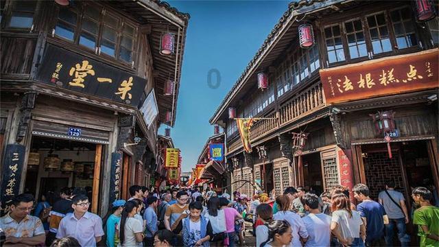 春节氛围感拉满!重庆多座跨江大桥迎春灯饰上线